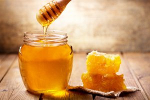 Мёд- польза или вред! И почему его необходимо кушать на ночь?