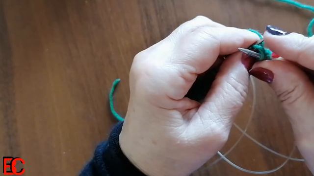 Вяжем, лицевые петли за переднюю стенку петли. смотреть онлайн