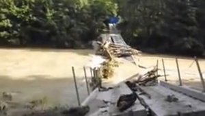 Мост через Кудепсту снова провалился 3