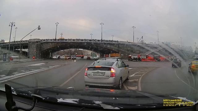 Под стенами Кремля.... Олени - они везде! смотреть онлайн