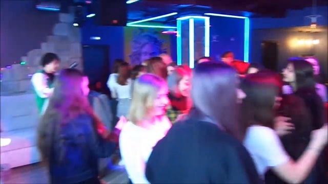 k pop space party смотреть онлайн