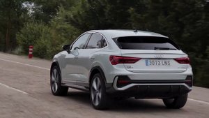 Audi Q3 Sportback 45 TFSIe Driving Video