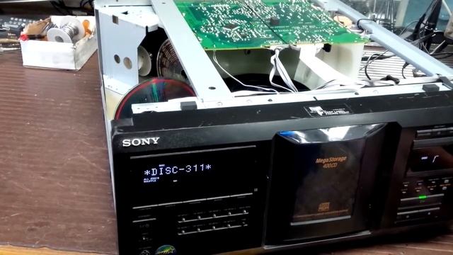 Sony CDP-CX455 MegaStorage 400 CD player.mp4 смотреть онлайн