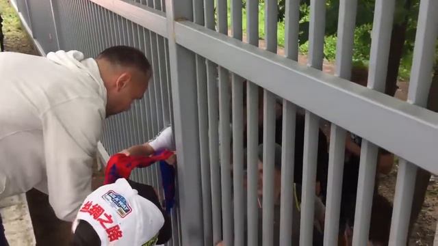 Сергей Игнашевич теперь только раздает всем желающим автографы смотреть онлайн