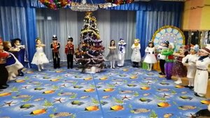 Выход детей на новогоднем утреннике