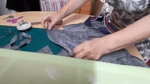 Как я укорачиваю плечевой шов на футболке.