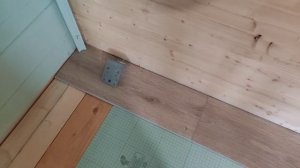 Укладка кварцвинилового ламината