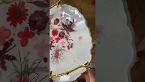 Поднос из эпоксидной смолы и сухоцветов