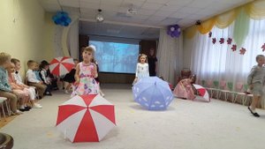 Праздник осени в детском саду. Средняя группа. Танец с зонтиками