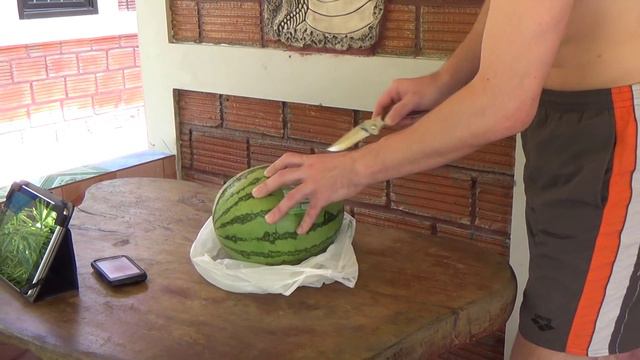 Пробуем желтый арбуз в Таиланде смотреть онлайн