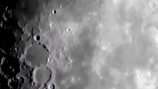 The Moon through a 70/900mm refractor смотреть онлайн