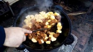 19 февраля 2020 г. Свинина с картошкой и грибами в сливочном соусе.