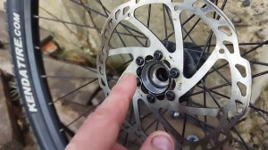 Как перебрать переднюю втулку велосипеда, а так же смазка и настройка люфта на насыпных подшипниках