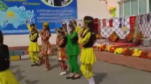 Красивый узбекский танец ??/как мы танцевали на Наурыз узбекский танец