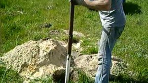 Бурение фундамента ручным буром диаметром 31.5 мм.