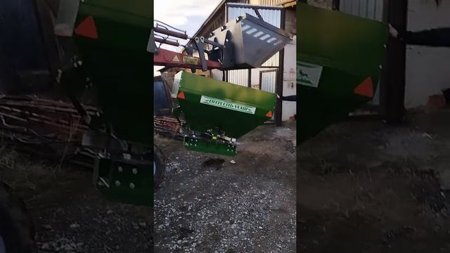 привезли разбрасыватель удобрений новенький рум 1500кг смотреть онлайн