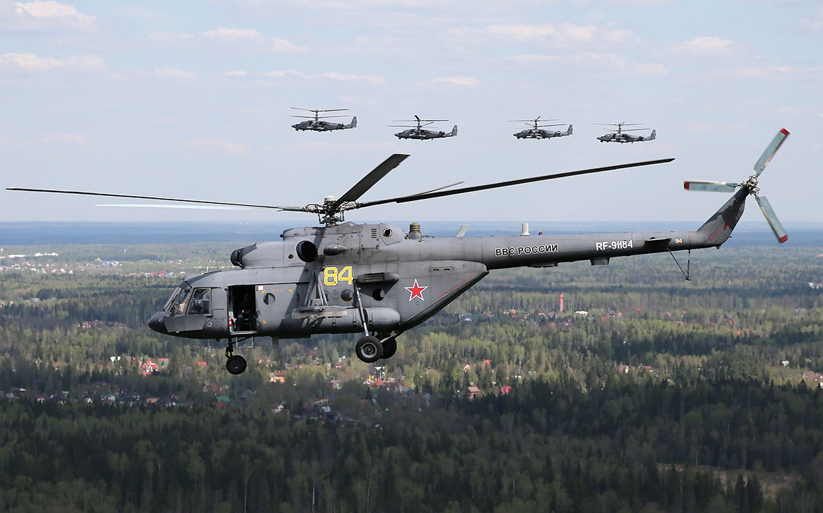 22 комплекса. Ми-8 МТВ-5 парад Победы. Кв групп вертолеты. Ми-8мтв2 на параде.