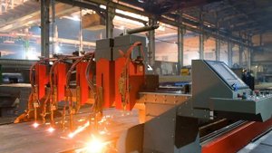 Газовая резка металла на полосы 4-мя резаками на станке ULTRATHERM