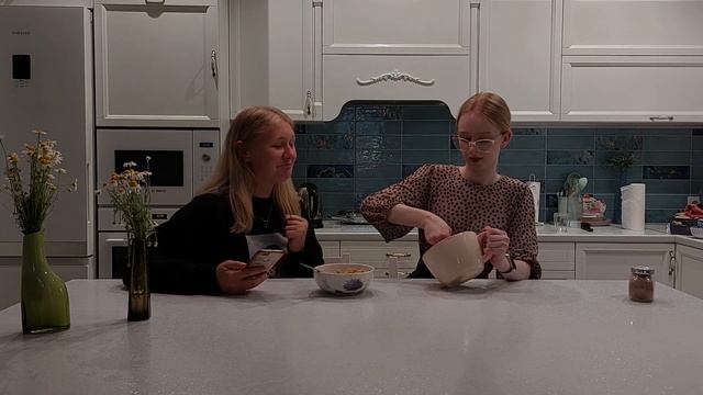 Готовим с Юлией...Николаевной и мной пироженое картошку /Ку-Кукинг #1 смотреть онлайн