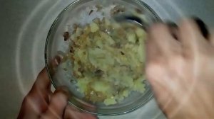 Шампиньоны, фаршированные картофелем.