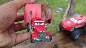 Looking for Lightning McQueen Cars:Lightning McQueen, Chick Hicks, Cruz Ramirez, Sally, King, Guido