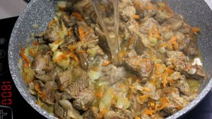 Гуляш из говядины с подливой как в детском саду. Блюдо для детей и взрослых.