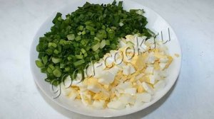 Дрожжевые оладьи с зелёным луком и яйцами. Рецепт приготовления