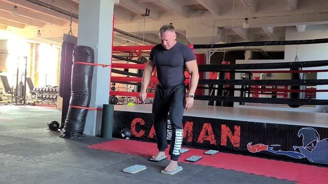 Доски Садху. Первые шаги по гвоздям. Ни кому не повторять ОПАСНО! смотреть онлайн