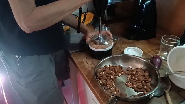 Making Almond Butter with a Bamix Stick Blender смотреть онлайн