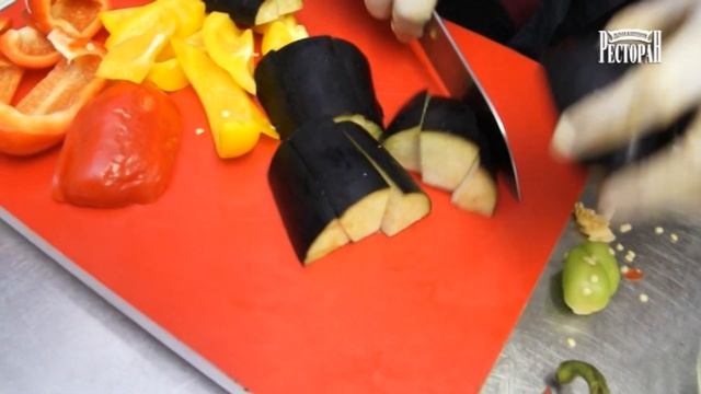 ЗАПЛЕТАЮ МЯСНУЮ КОСУ, подаю с гарниром из запеченых овощей оригинальным способом. Праздничное блюдо