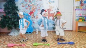 ТАНЕЦ СНЕГОВИКОВ  средняя группа МКДОУ Савкинский детский сад