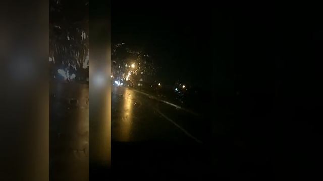 🌧️⛈️🌩️ А дорога серою лентою вьется, Залито дождем смотровое стекло...