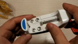 Комплект: 2 аккумуляторных батареи 6F22 типа "Крона" с зарядником с Алиэкспресс