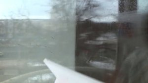 Чем очистить стекло от клея или краски