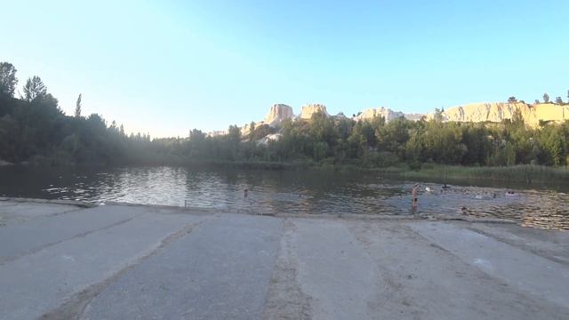 Белый колодец- пляж в промышленном карьере смотреть онлайн