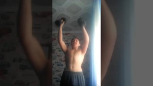 Упражнение для накачки рук и спины.
