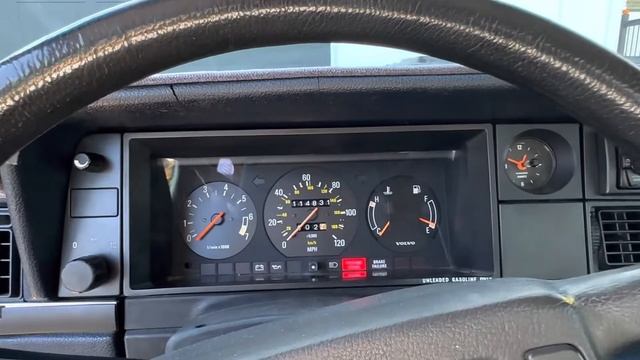 Start up of 1984 Volvo 240 DL смотреть онлайн