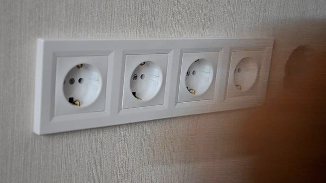 Установка выключателей розеток  телевизионных интернет и USB