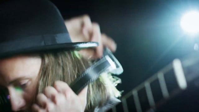 Mercedes-Benz EQV: бизнес под напряжением смотреть онлайн