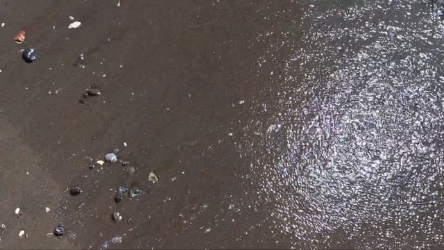 Снова пластик в море..Какие квартиры покупают в Мерсине турки, а какие-  иностранцы? Пляж в Тэдже.