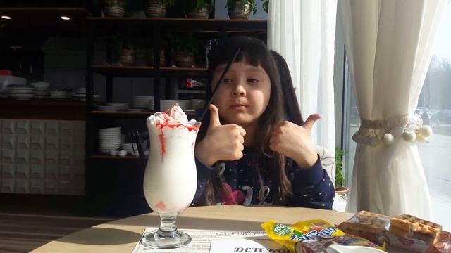 Пробуем Бонпари, Вафли Яшкино и банановый коктель смотреть онлайн