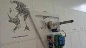 Робот Google превращает селфи в нарисованные портреты