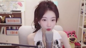 Фэн Тимо исполнила  песню Дин Данга Я люблю его.