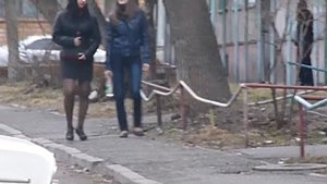 Ноги на раскорячку)) ахаха