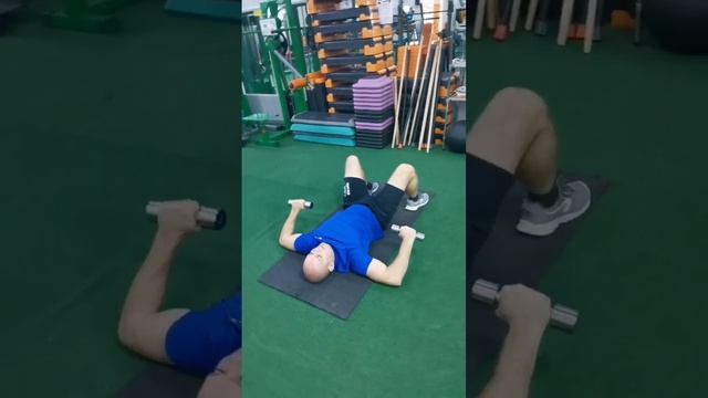 Гибкие плечи = здоровые плечи. Упражнение с гантелями