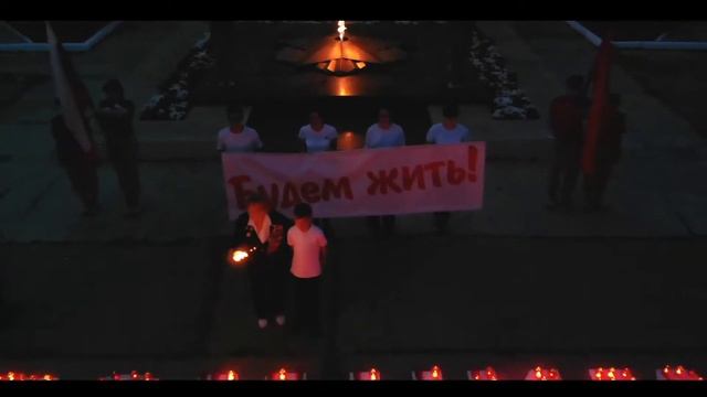 В Кропоткине, в парке 30-летия Победы накануне Дня памяти и скорби загорелась надпись «Помним» смотреть онлайн