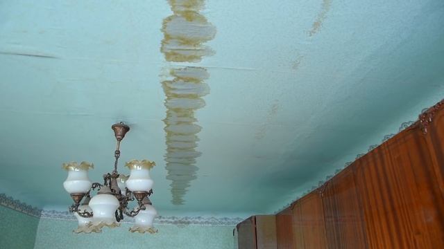 Протечки на кровле мешают жить собственникам квартир верхнего этажа 44-го общежития смотреть онлайн