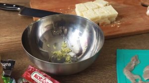 Салат цезарь. Цезарь с курицей. Цезарь с креветками . Соус цезарь.