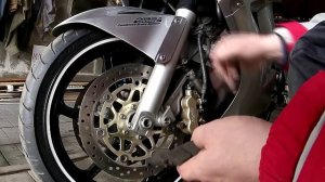 VFR800. Колодки, суппорта, лампочки.