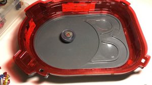 TAKARA TOMY на АРЕНЕ БЕЗ ЛОВУШЕК И БЕЗ ПРАВИЛ / Бейблэйд Бёрст / Beyblade Burst
